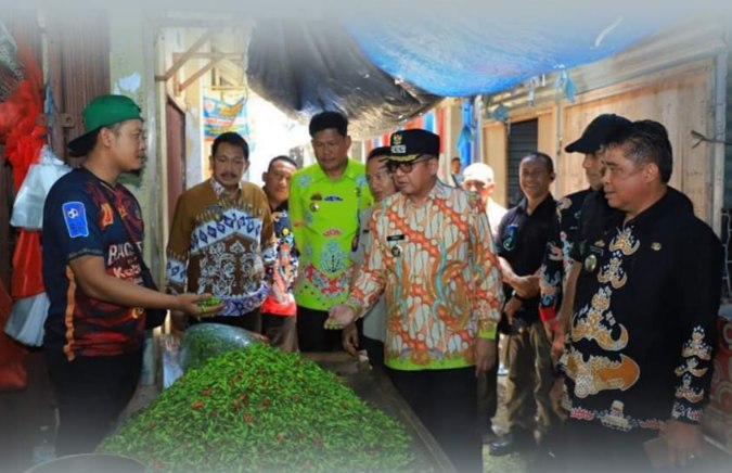 Ferli Yuledi Menghadiri Kegiatan Pasar Murah Bersubsidi Tahun 2024 di Balai Kampung Panca Mulya Banjar Baru