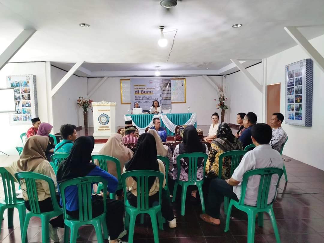 DEWAN KESENIAN LAMPUNG GELAR DISKUSI TERPUMPUN MAK LEBON LAMPUNG DIBUMI SASTRA LOKAL DAN WARNA LOKAL LAMPUNG