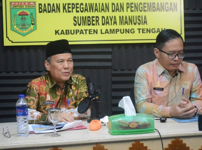 Pj. Sekretaris Daerah, Kusuma Riyadi, menjadi mentor dalam acara orientasi Pegawai Pemerintah dengan Perjanjian Kerja (PPPK) di lingkungan Kabupaten Lampung Tengah tahun anggaran 2024.