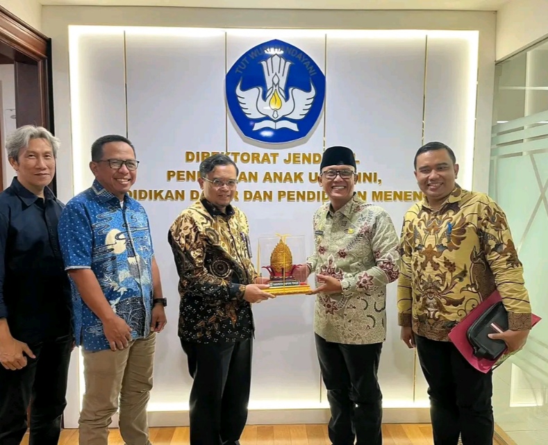 Bupati Ardito Wijaya Jemput bola datangi Kementerian Pendidikan Dasar dan Menengah, Usulkan Penambahan SMA Baru