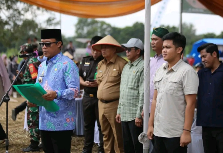 Bupati Ardito Wijaya, Melantik Sandi Armoko Menjadi Ketua (Gapoktan) Kabupaten Lampung Tengah
