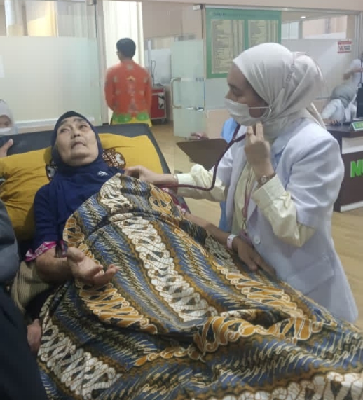 *Menjelang Berbuka Tetap Melayani, Tenaga Medis IGD RSU Ahmad Yani Kota Metro Beri Pelayanan Terbaik*