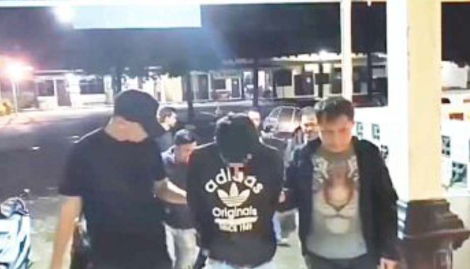 Virall..‼️Penganiayaan Terhadap Petugas Bank Mekar Saat Menagih Pinjaman Kepada Nasabah Di Kampung Bakung Udik.